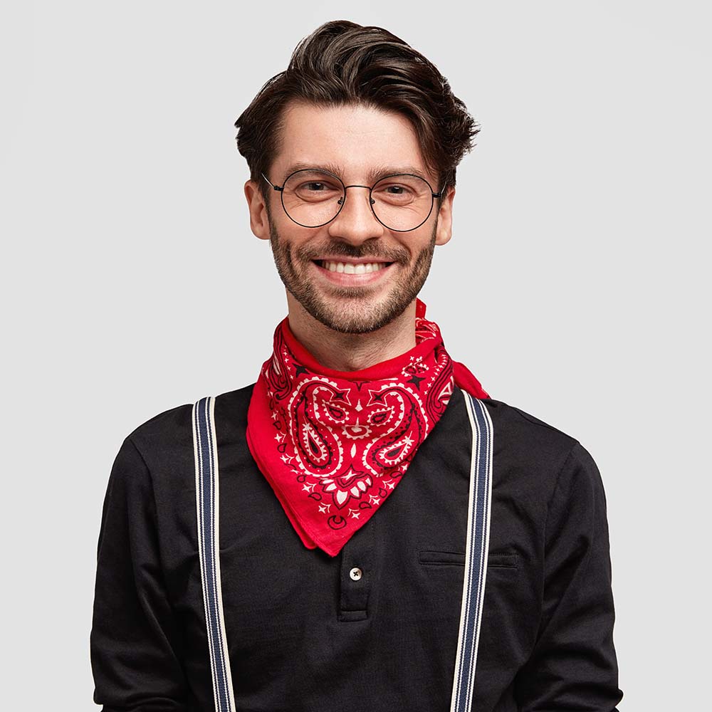 portrait of cheerful fashionable hipster guy in el VAYRGDJ
